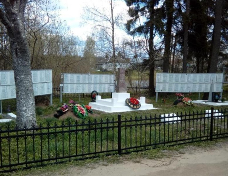 Обсуждаем эскизное решение благоустройства воинского захоронения. Обсуждаем эскизное решение благоустройства воинского захоронения.